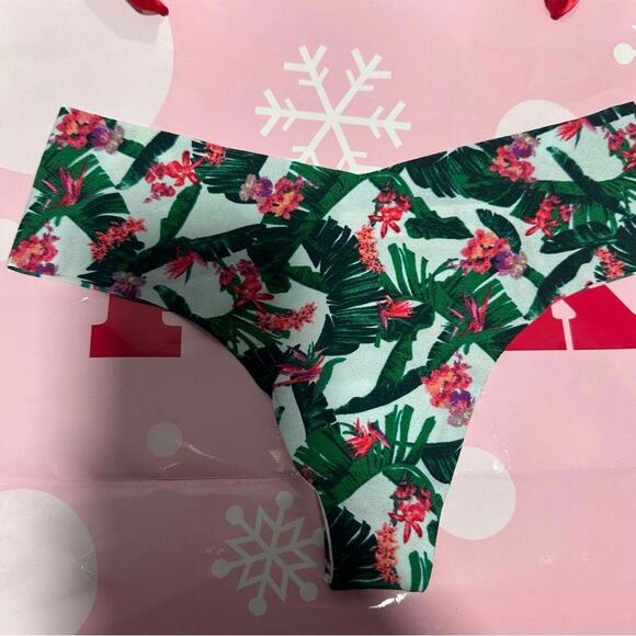 Victoria’s Secret No Show thong set - Picture 4 of 6